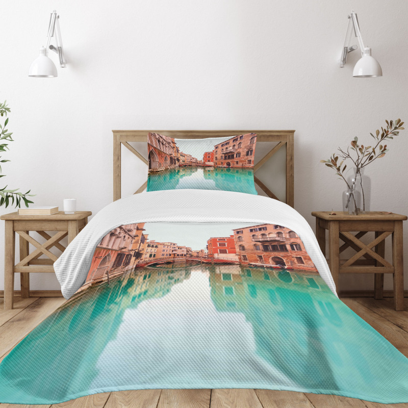 Water Canal Bridge Boat Bedspread Set