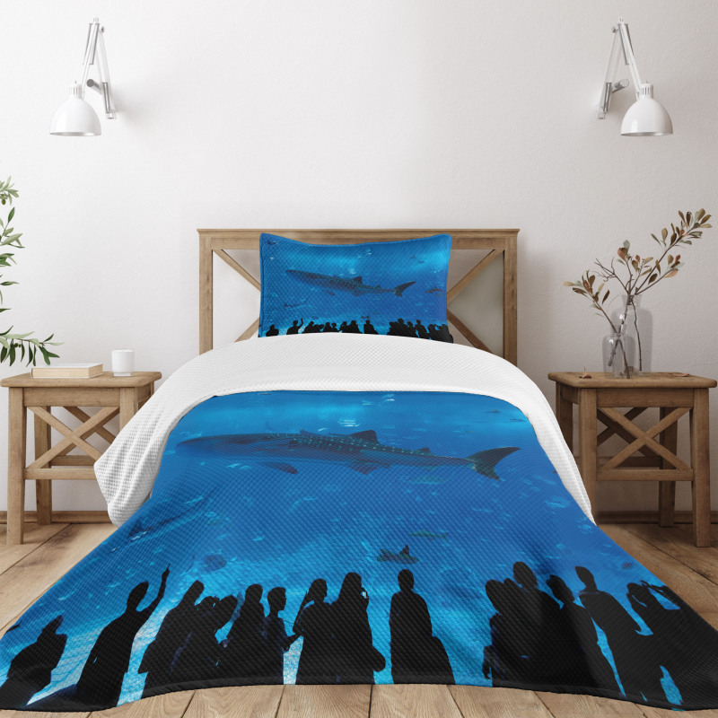 Aquarium Park and People Bedspread Set