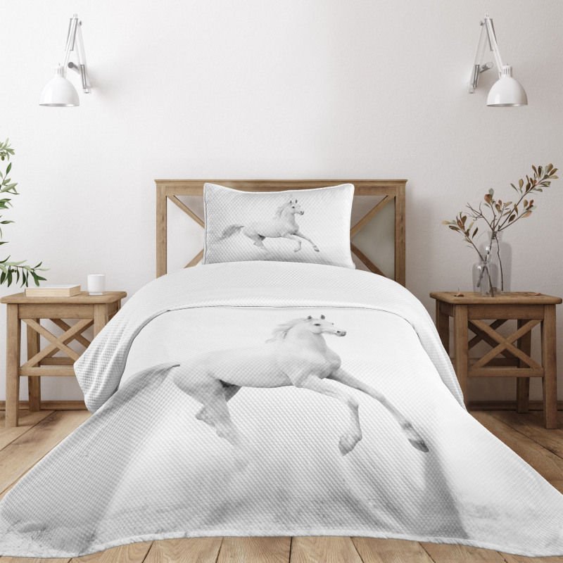 White Stallion Bedspread Set