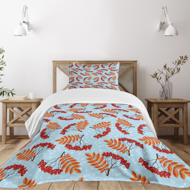 Dried Leaf Bunch of Berry Bedspread Set