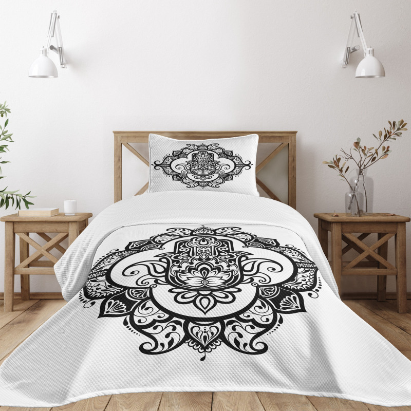 Curvy Antique Design Bedspread Set