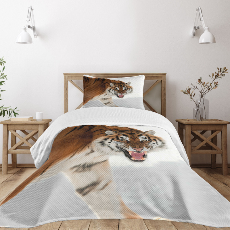 Panthera on Snow Close Bedspread Set