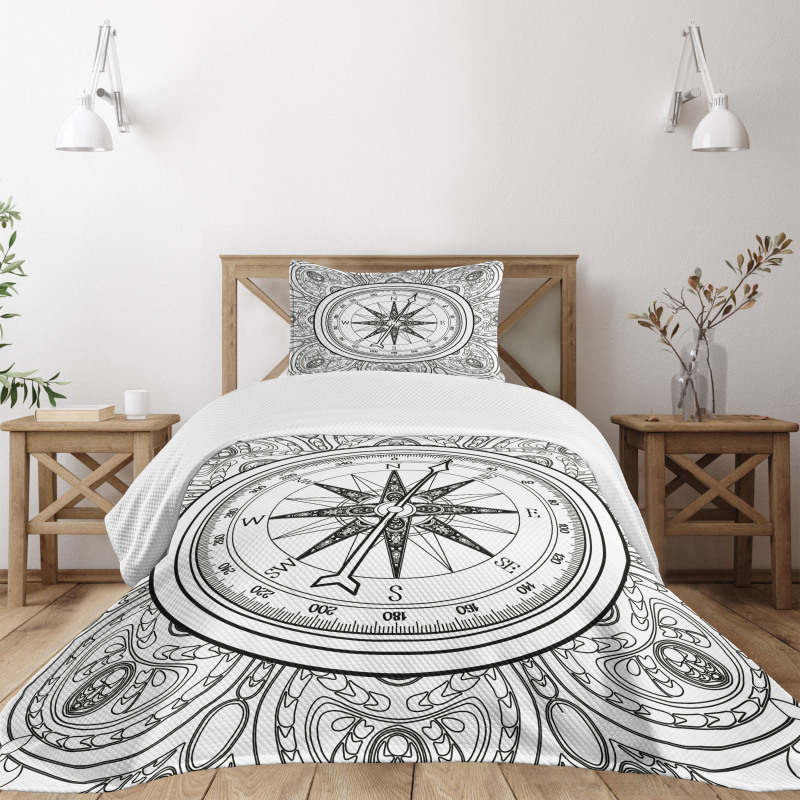 Windrose Line Art Style Bedspread Set