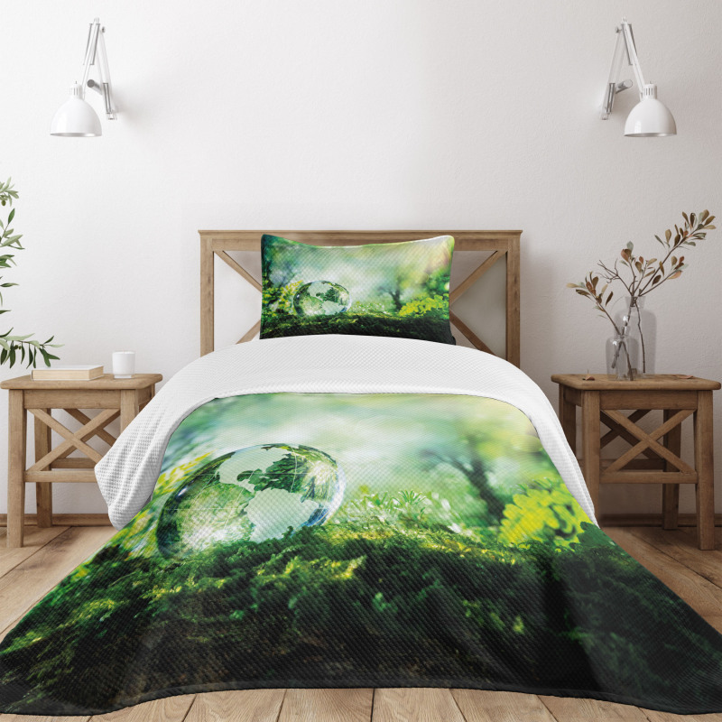 Globe in Fresh Forest Bedspread Set