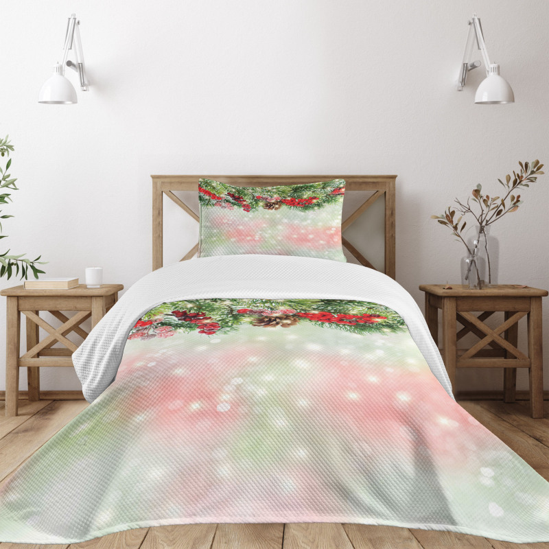 Green Branches Holly Bedspread Set