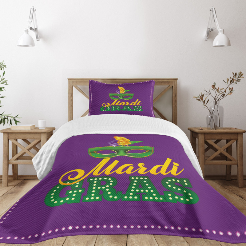 Green Mask Feathers Bedspread Set