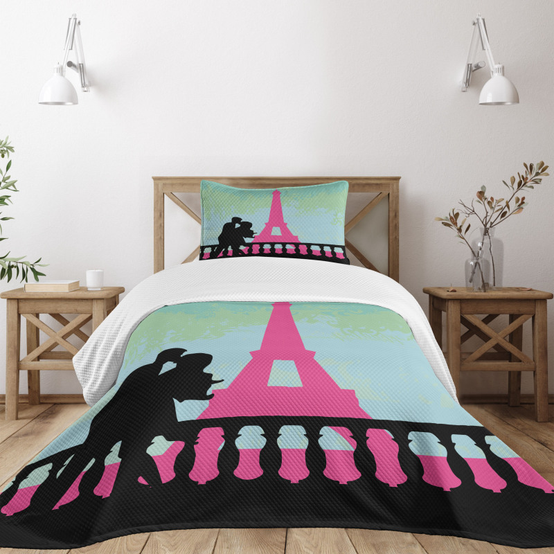 Hand Drawn Couple Kissing Bedspread Set