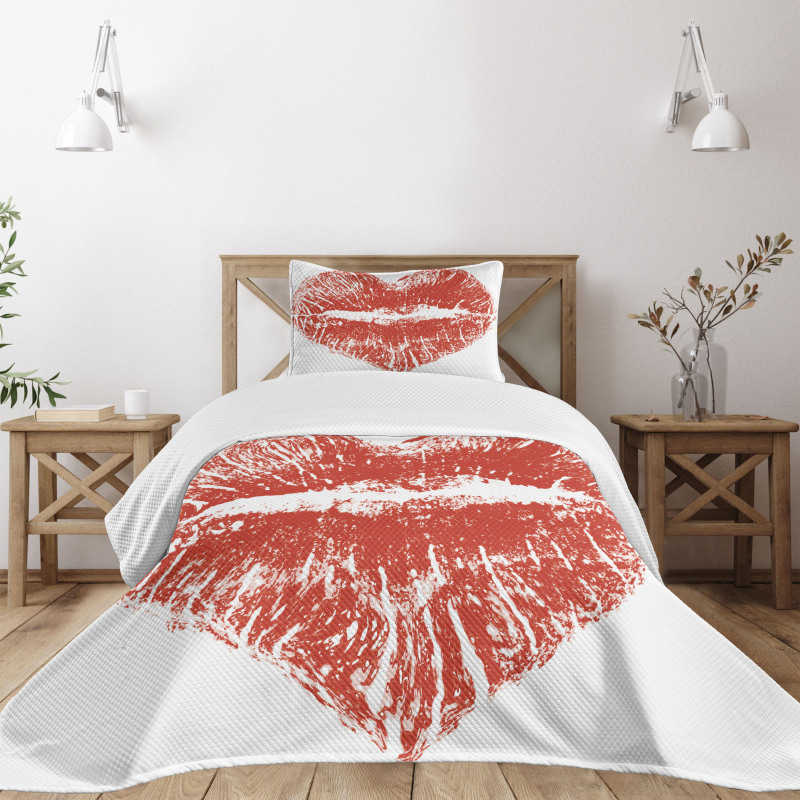 Heart Shaped Lipstick Mark Bedspread Set