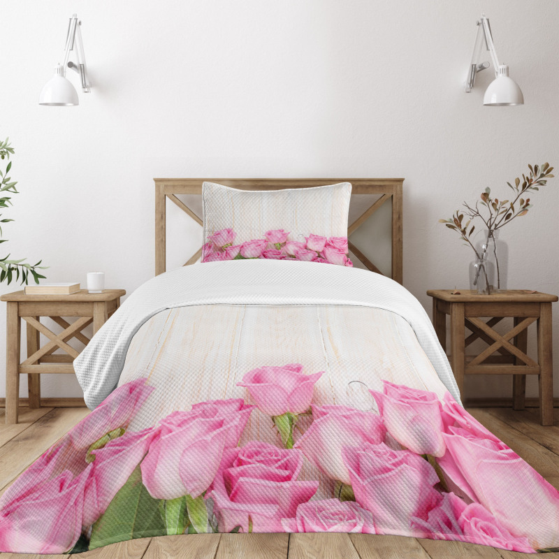 Flowers on Wood Planks Bedspread Set