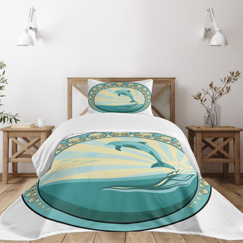 Mammal Jumping out Sea Bedspread Set