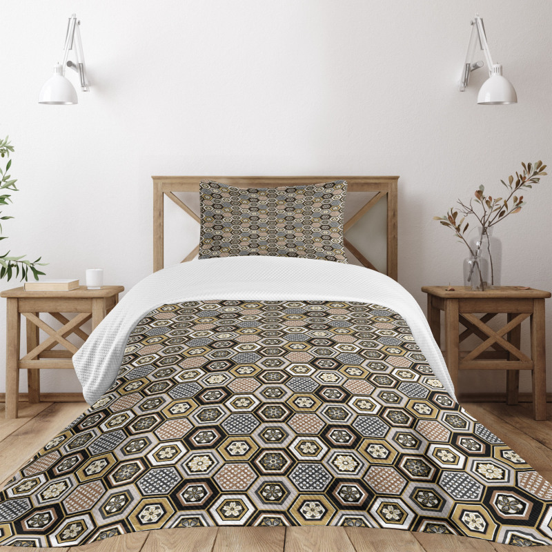 Victorian Damask Rococo Bedspread Set