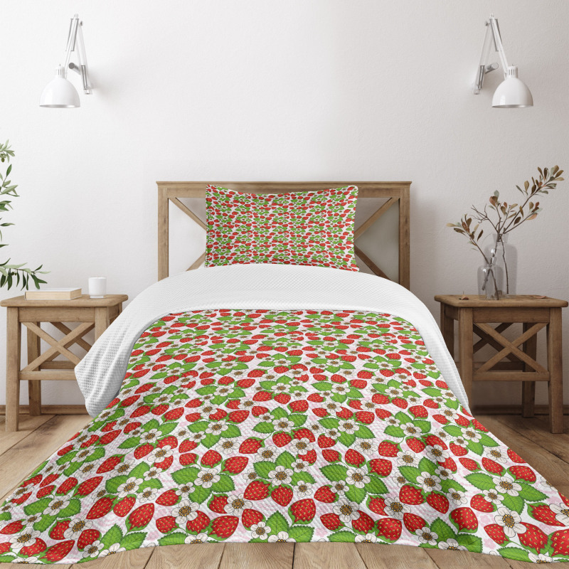 Strawberries Summertime Bedspread Set
