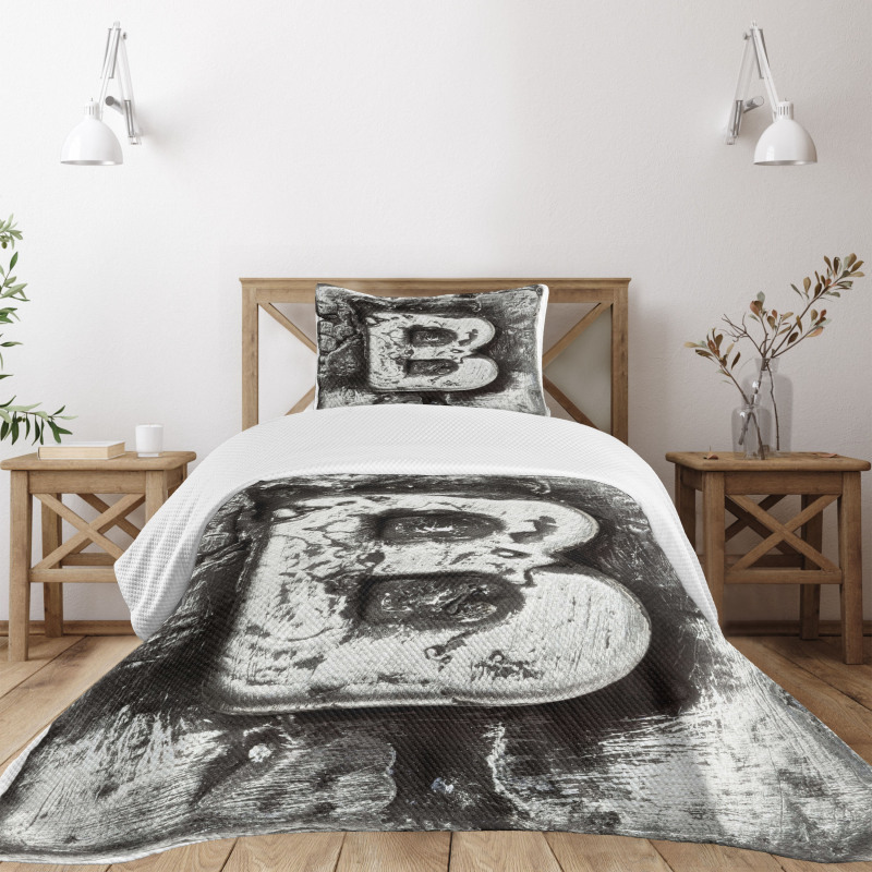 Aged B Cracks Effect Bedspread Set