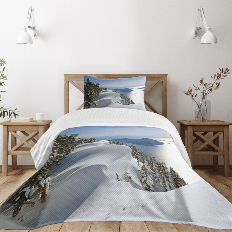 Pacific Ocean Mountains Bedspread Set