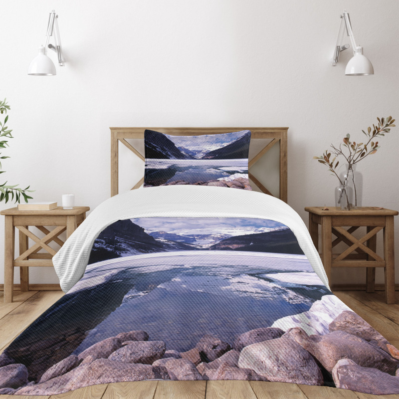 Lake Louise Alberta Bedspread Set