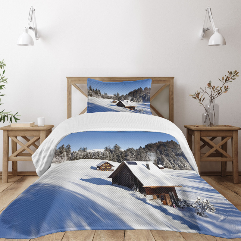 Log Cabins in Mountains Bedspread Set