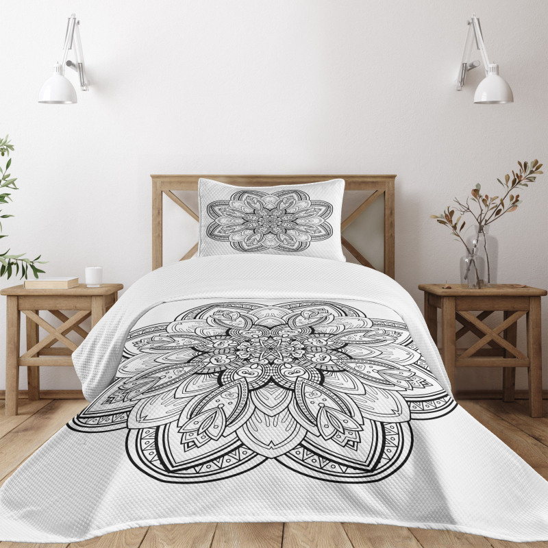 Monochrome Shape Design Bedspread Set