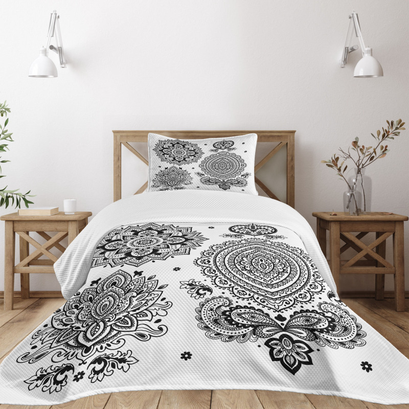 South Ornate Design Bedspread Set