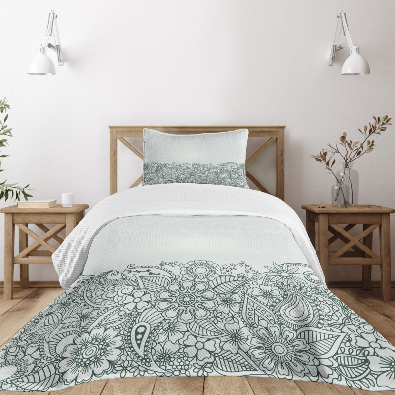 Outline Wildflowers and Leaves Bedspread Set