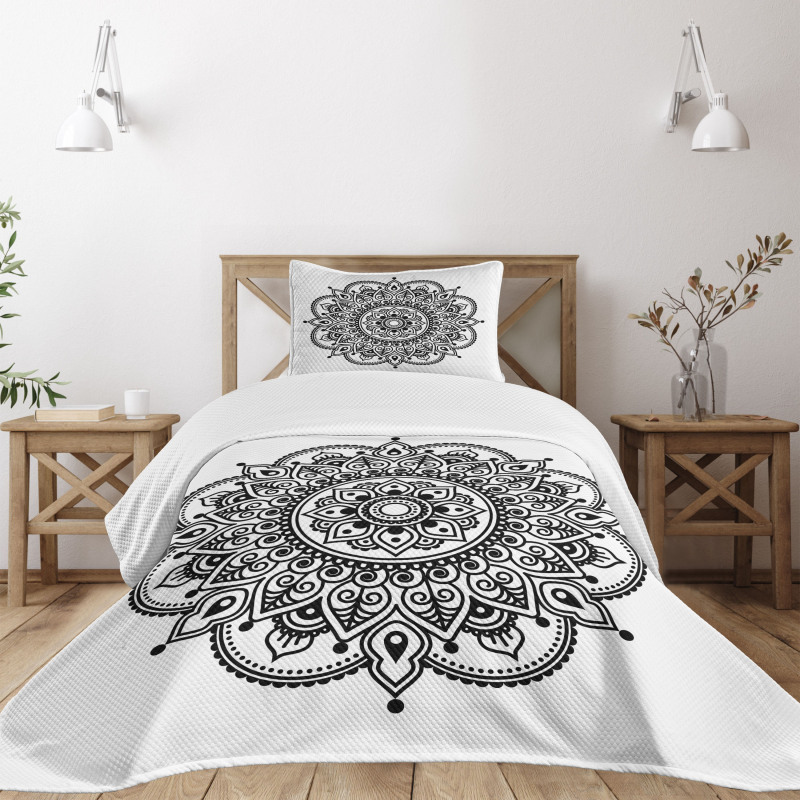 Symmetrical Flower Art Bedspread Set