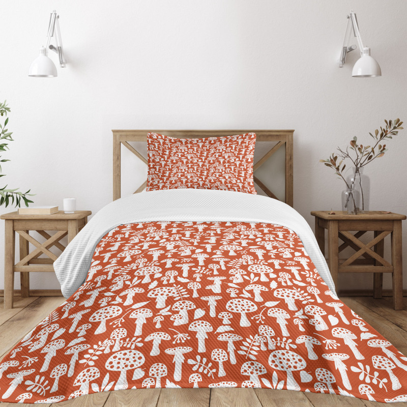 Leaves Berries Amanita Bedspread Set