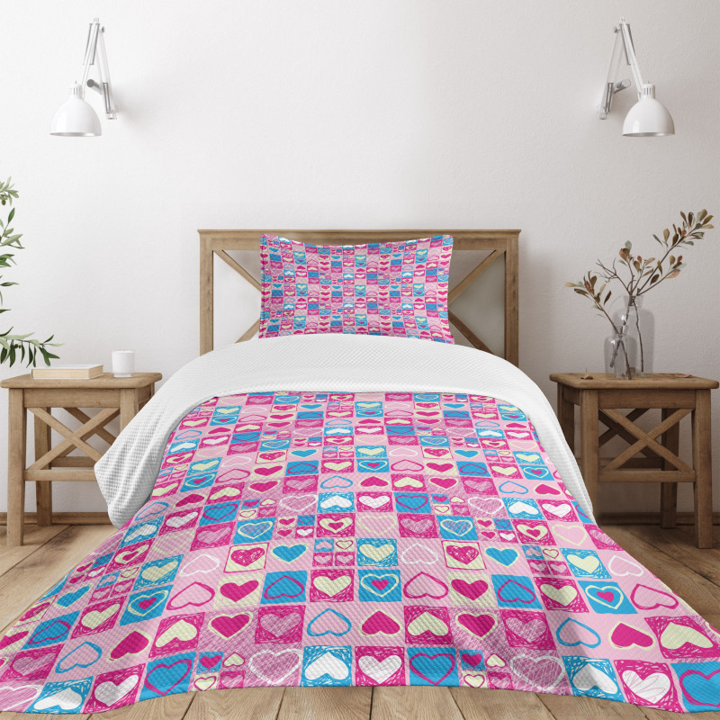 Sketchy Childish Hearts Bedspread Set