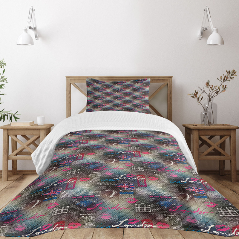 Grunge Newspaper Collage Bedspread Set