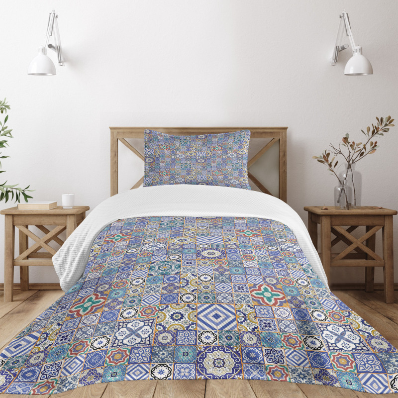 Grid Squares Pattern Bedspread Set