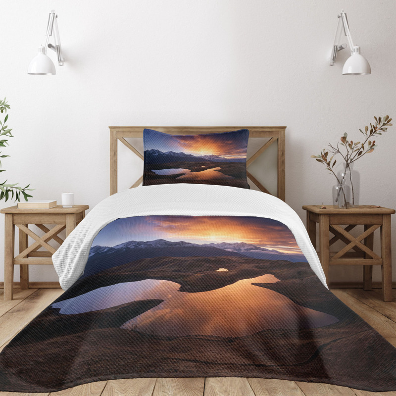 Mountain Lake Koruldi Bedspread Set