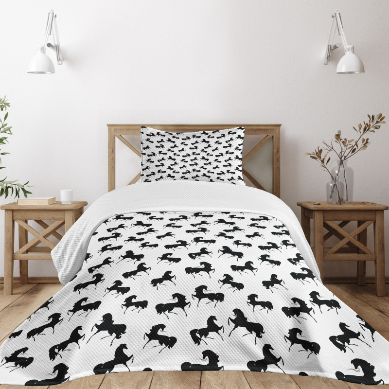 Monochrome Farm Animal Bedspread Set