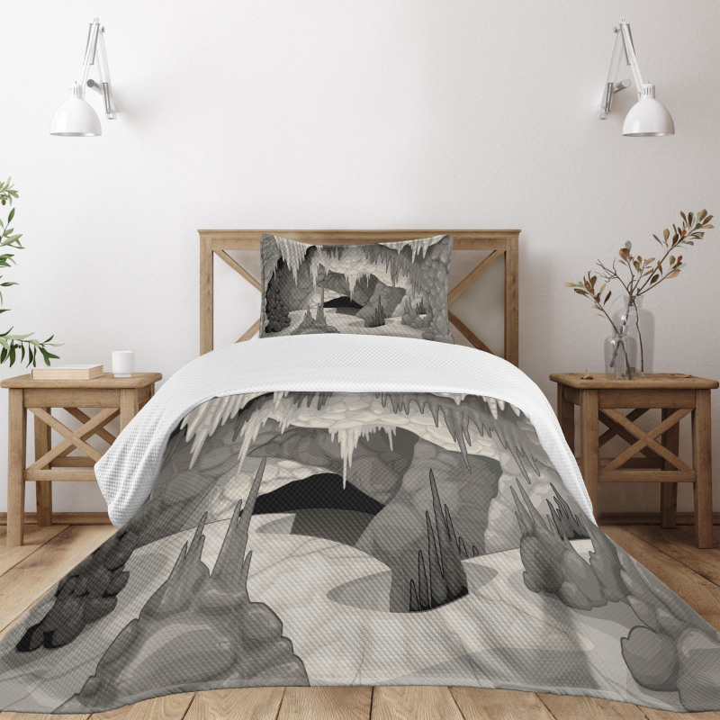 Cavern with Stalagmites Bedspread Set