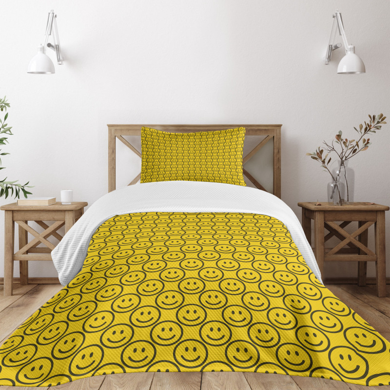 Diagonal Smiling Faces Bedspread Set