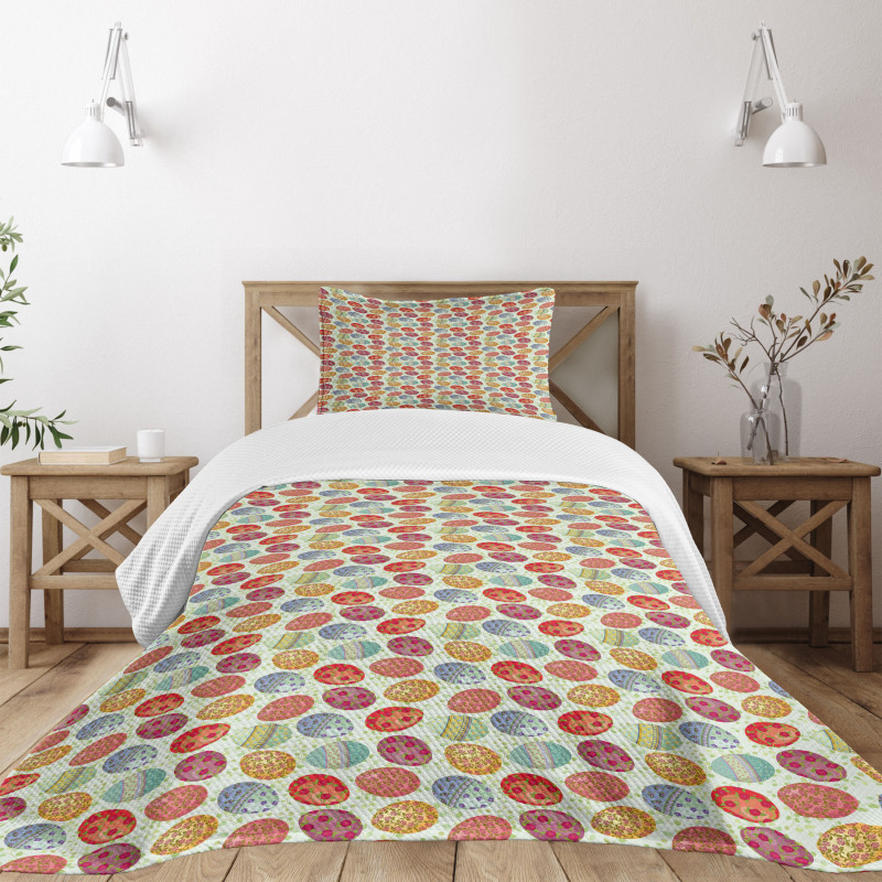 Flowery Vintage Eggs Bedspread Set