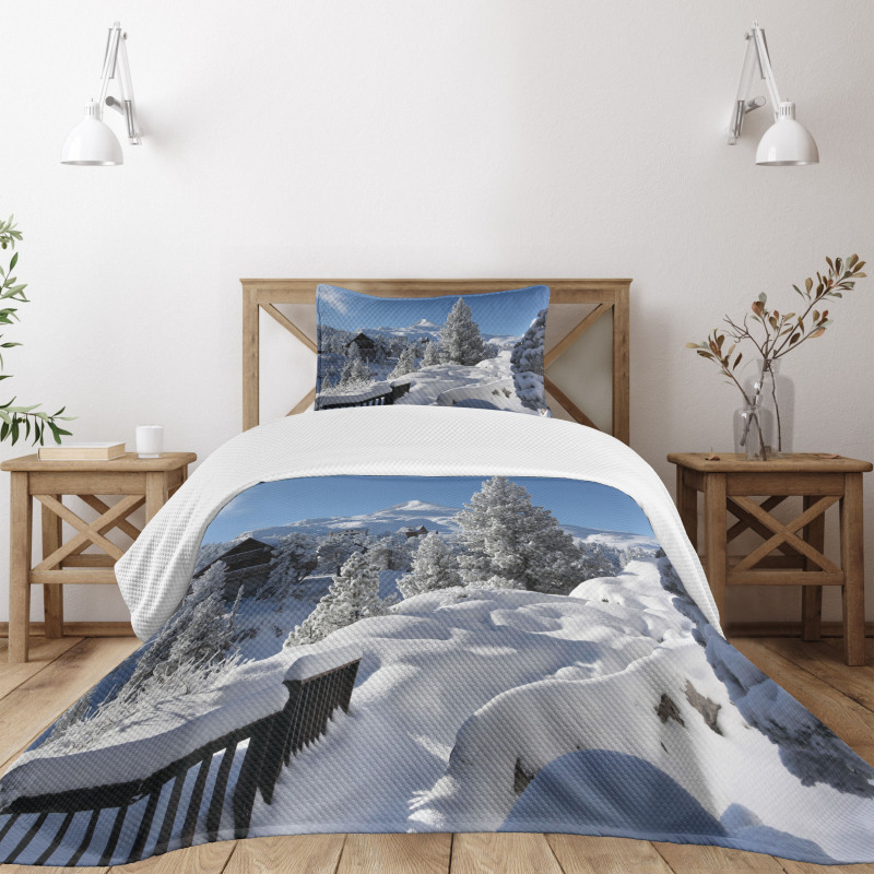 Winter Season in North Bedspread Set