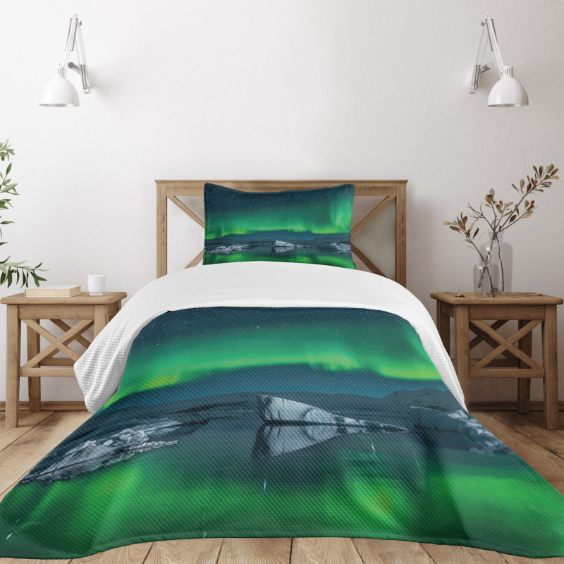 Snowy Hills of Arctic Bedspread Set