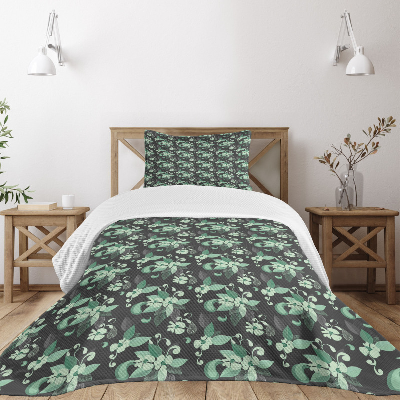 Nostalgic Floral Bedspread Set