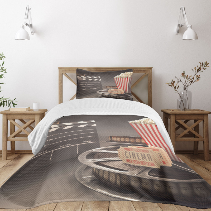 Motion Picture Bedspread Set