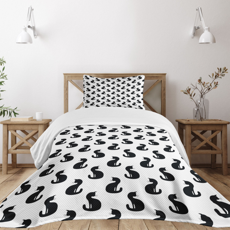 Silhouette of a Kitten Bedspread Set