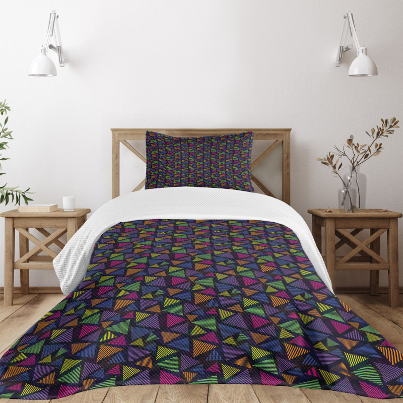 Striped Triangle Shapes Bedspread Set