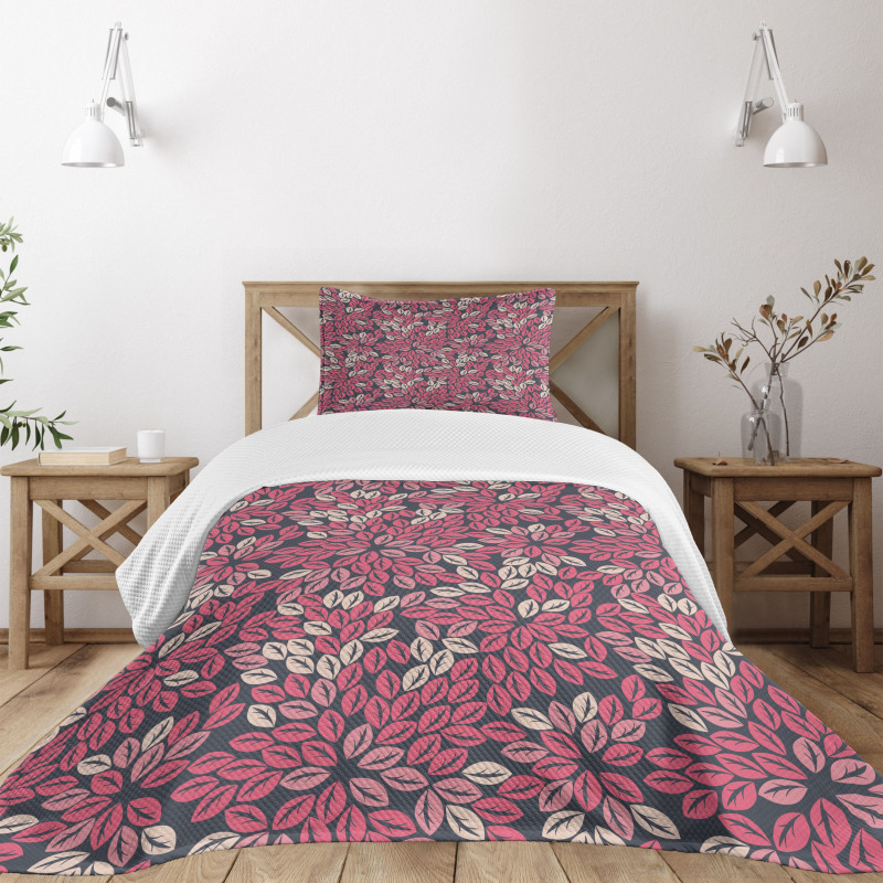 Abstract Laurel Foliage Bedspread Set