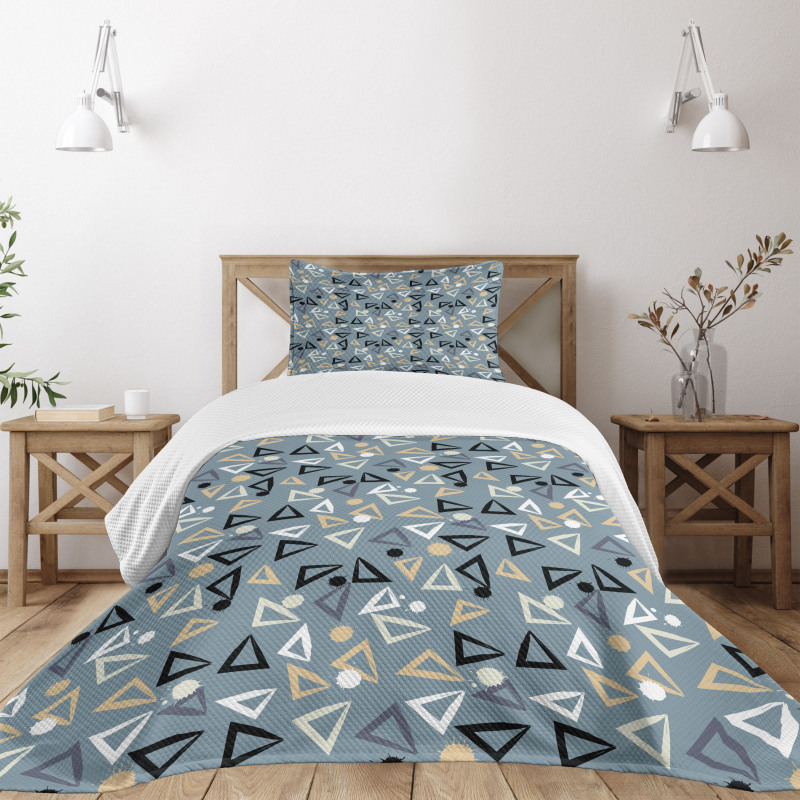 Triangles Blots Bedspread Set