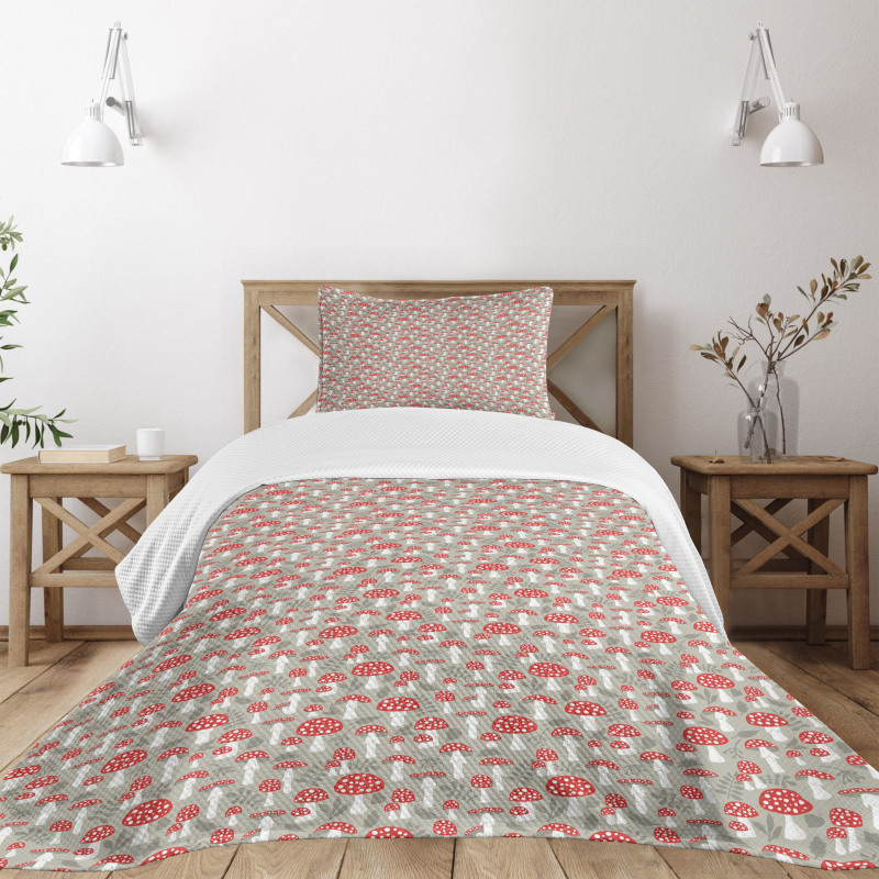 Poisonous Amanita Leaves Bedspread Set