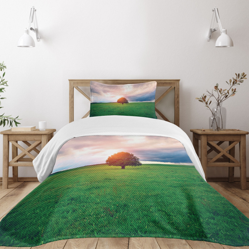 Idyllic Countryside Bedspread Set