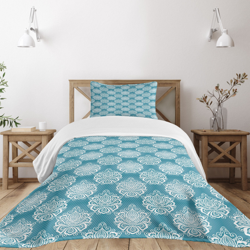 Curly Flowers Bedspread Set