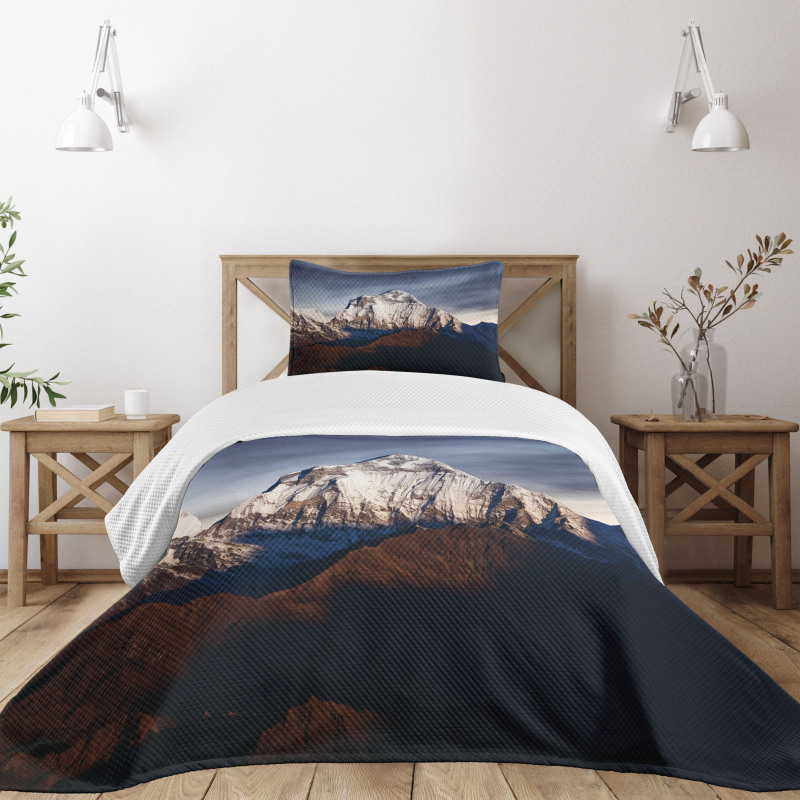 Panoramic Dhaulagiri Bedspread Set