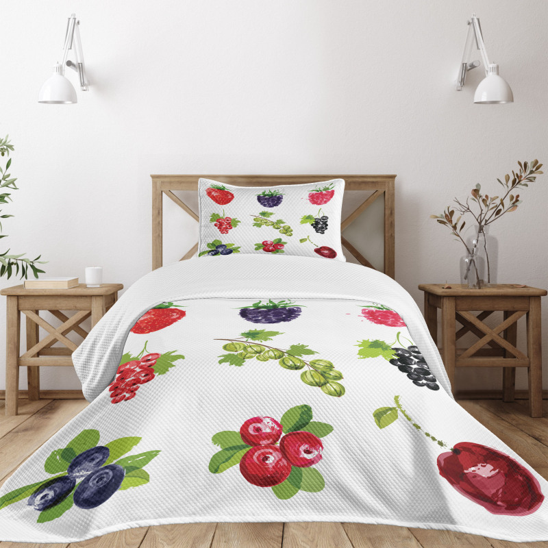 Composition of Berries Bedspread Set