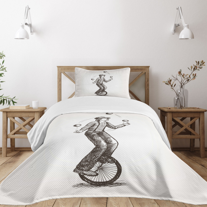 Juggler Clown on Wheel Bedspread Set