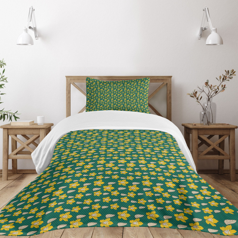 Blooming Foliage Vintage Bedspread Set