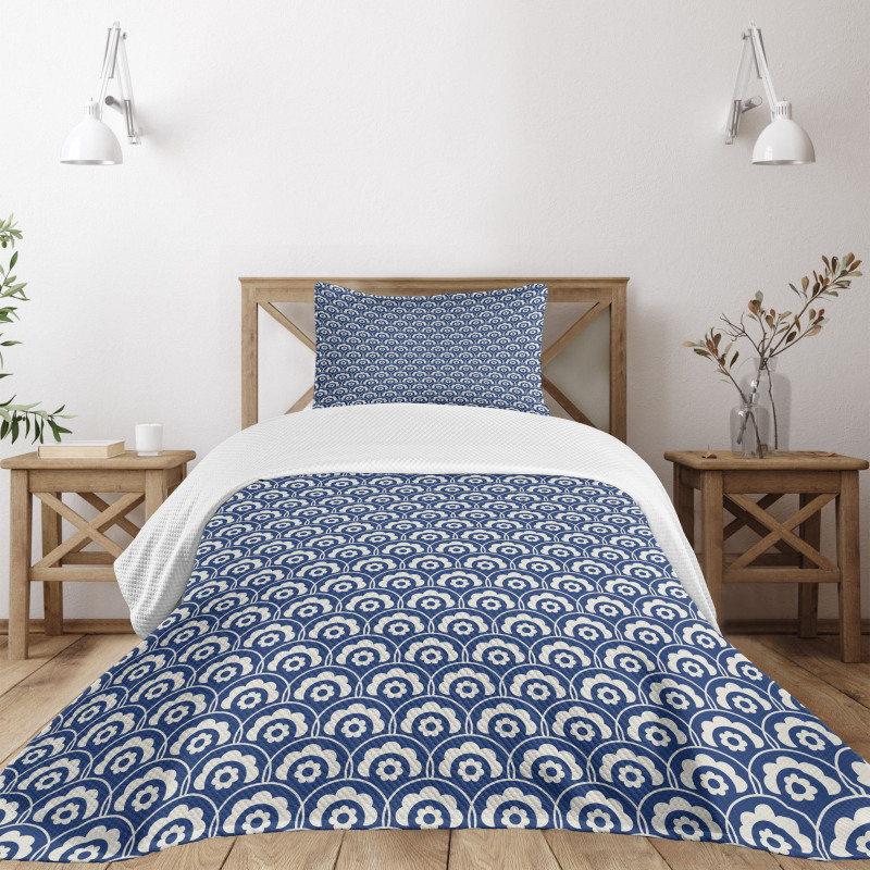 Fish Scale Floral Motif Bedspread Set