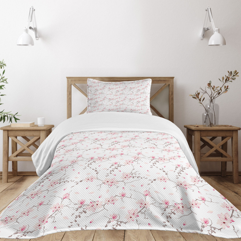 Falling Magnolia Pattern Bedspread Set